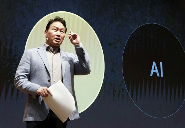 최태원 SK그룹 회장이 지난 2일  '2024 SK그룹 CEO세미나'에서 폐막 연설을 하고 있다. 사진=SK