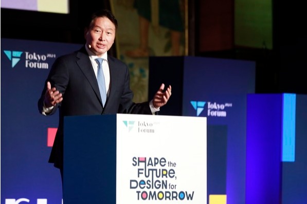 최태원 SK그룹 회장이 22일 일본 도쿄대에서 열린 '도쿄포럼 2024'에서 개회사를 하고 있다.