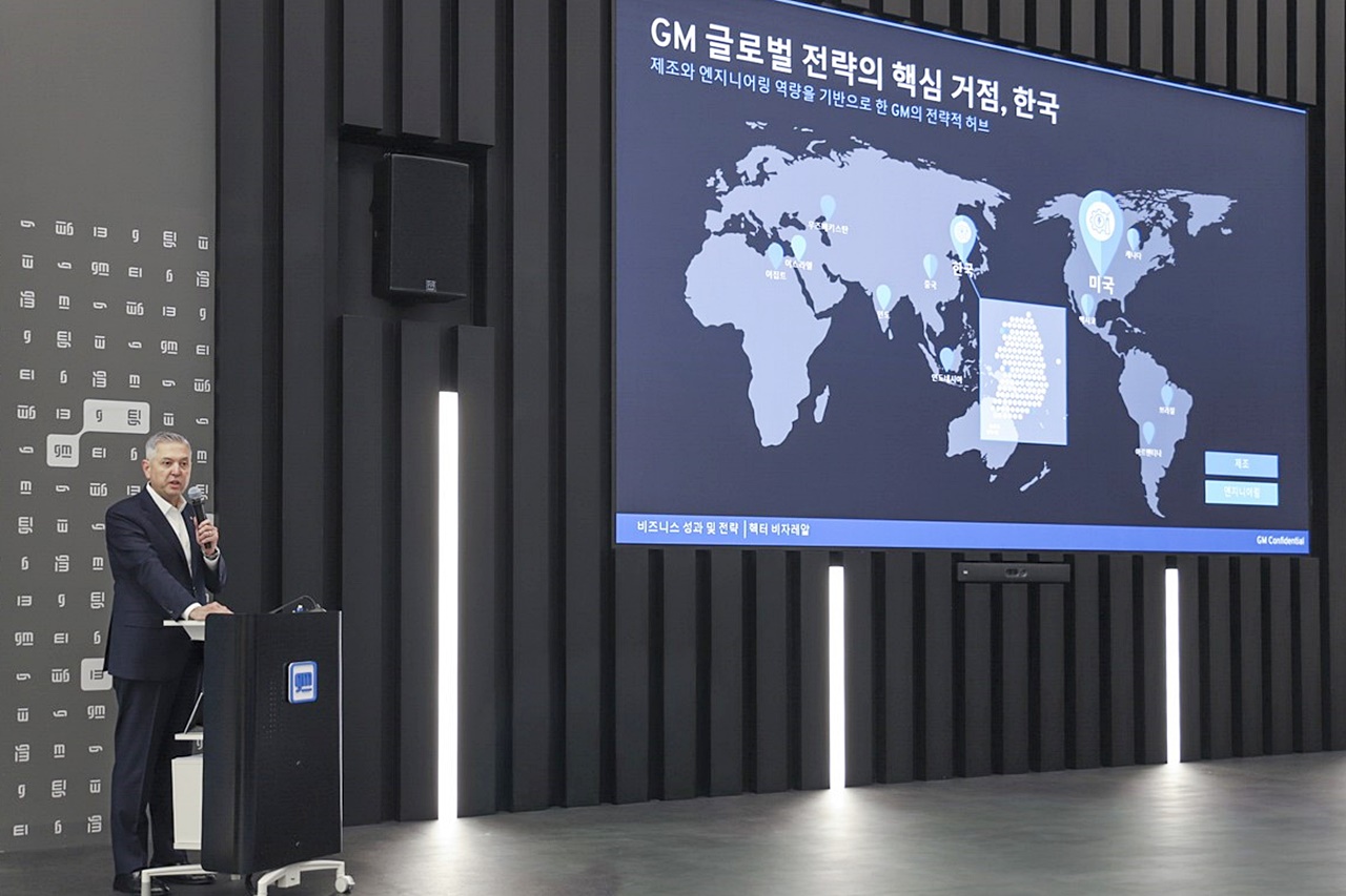 헥터 비자레알 사장이 한국에서의 비즈니스 성과와 전략에 대해 설명하고 있다.