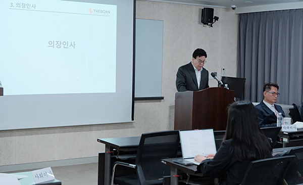 백종원 더본 대표가 31일 열린 정기주총에서 인사말을 하고 있다.