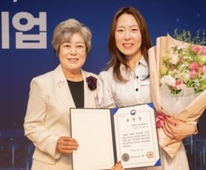 이현지 더위크앤리조트 대표, 여성경제인협회 선정 '모범 여성기업인'으... - 뉴스 썸네일 이미지