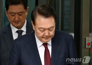 尹 '내란 혐의' 재판 <b>증언</b> 파장