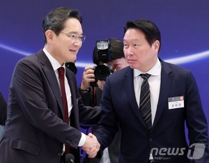 이재용·최태원, '구글 캠프' 동반 참석...글로벌 AI 협력 확대 모색